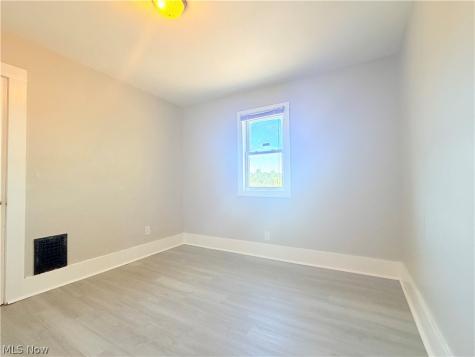1147 Newton Street Akron OH 44305