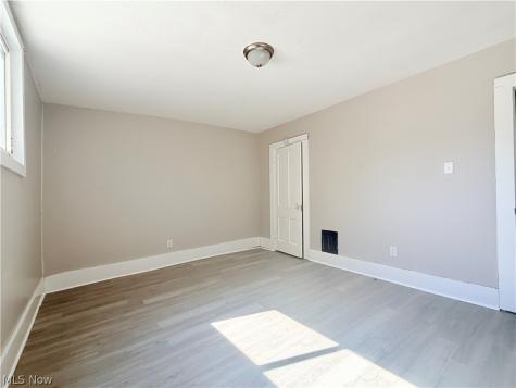1147 Newton Street Akron OH 44305