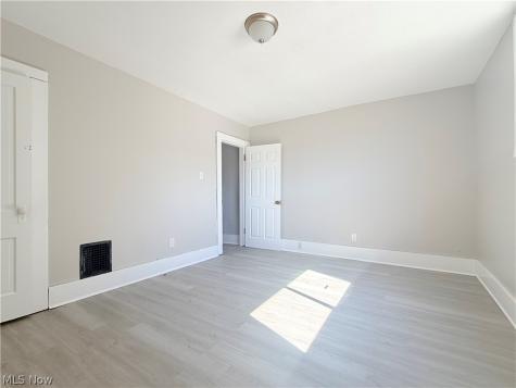 1147 Newton Street Akron OH 44305