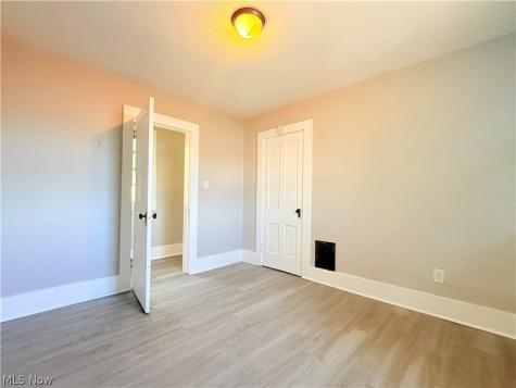 1147 Newton Street Akron OH 44305