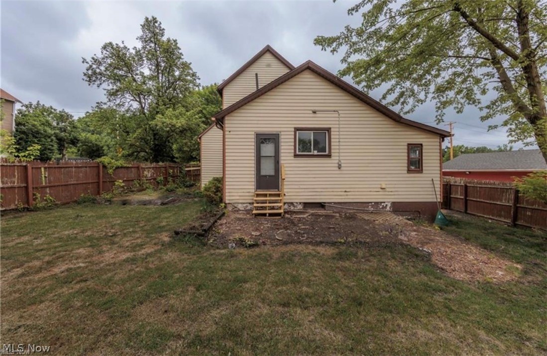 1147 Newton Street Akron OH 44305