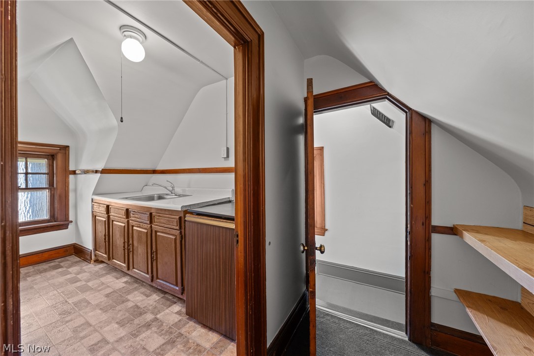 2542 Guilford Road Cleveland Heights OH 44118