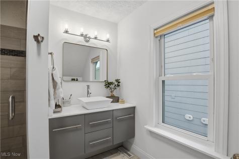 710 University Court Cleveland OH 44113