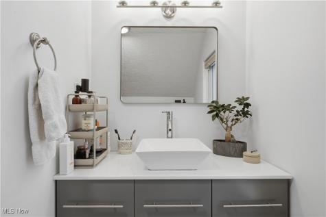 710 University Court Cleveland OH 44113