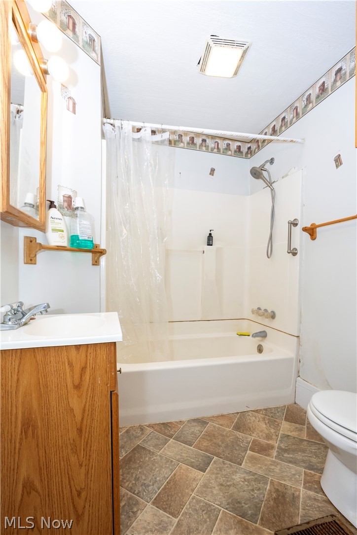 365 E Adams Street Millersburg OH 44654