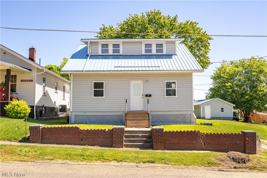 286 5th Street NW Carrollton OH 44615
