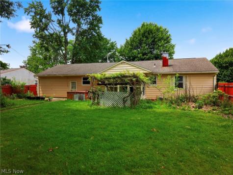 1627 Yolanda Drive Youngstown OH 44511