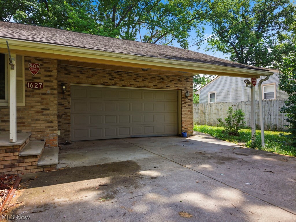 1627 Yolanda Drive Youngstown OH 44511