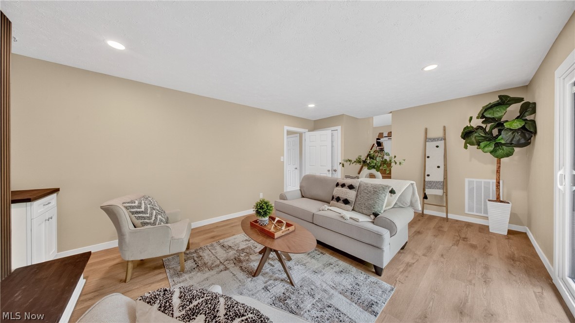 8821 Valley Lane Chagrin Falls OH 44023