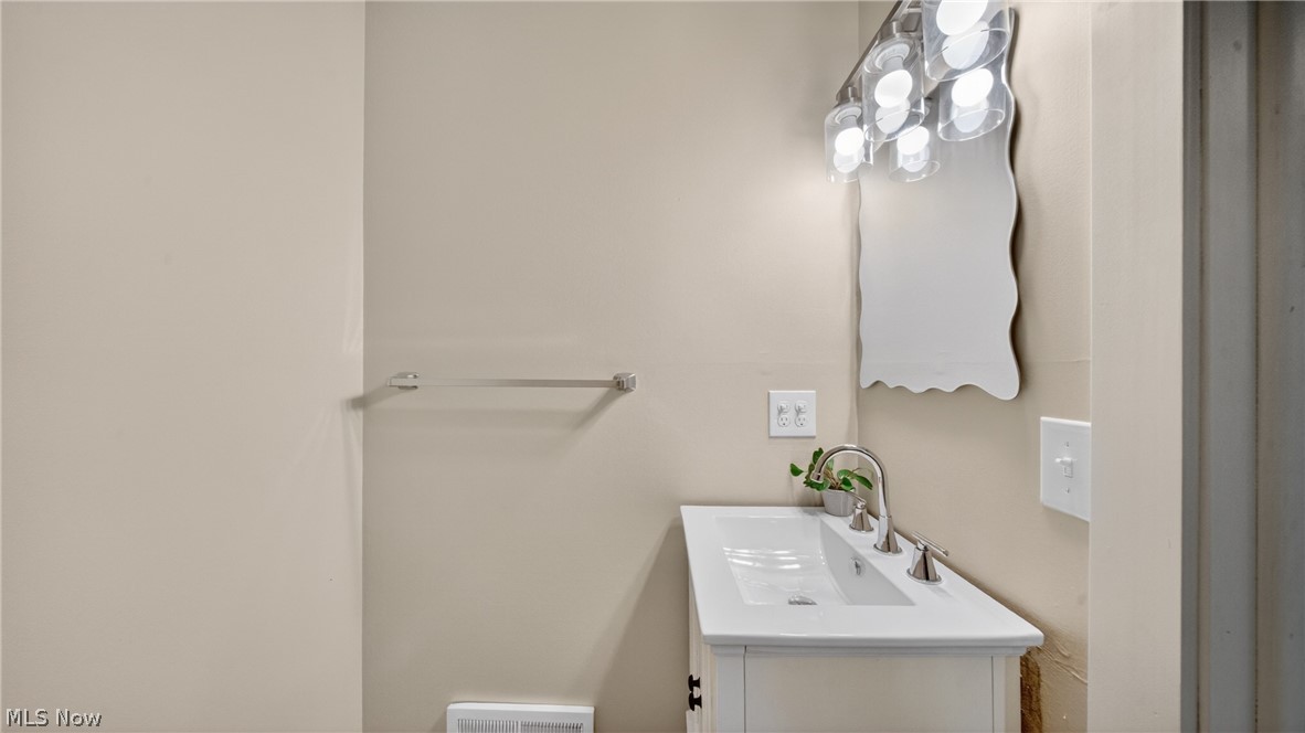 8821 Valley Lane Chagrin Falls OH 44023