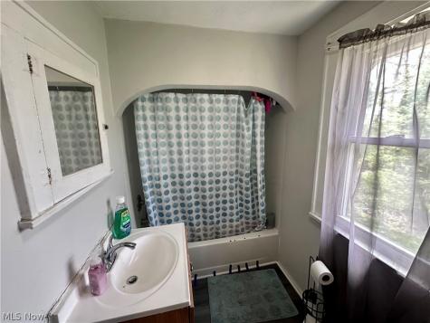 1127 East Avenue Akron OH 44307