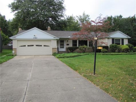 1782 Kenton Circle Lyndhurst OH 44124