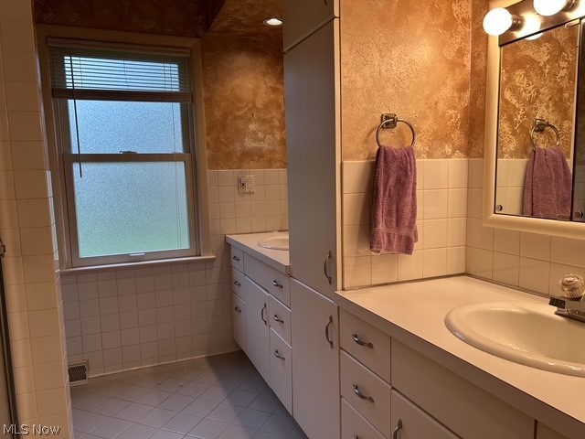 1782 Kenton Circle Lyndhurst OH 44124
