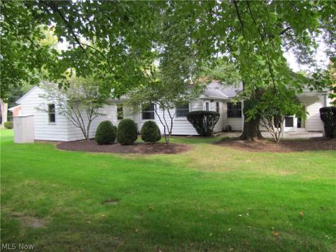 1782 Kenton Circle Lyndhurst OH 44124