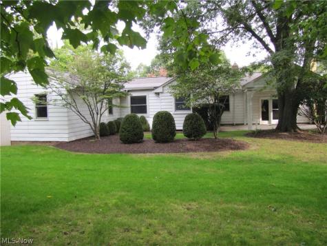 1782 Kenton Circle Lyndhurst OH 44124