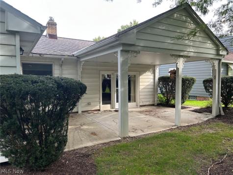 1782 Kenton Circle Lyndhurst OH 44124