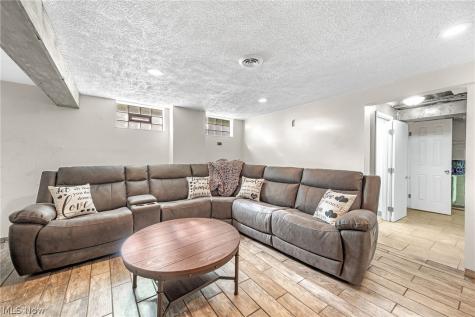 3710 W Pleasant Valley Road Parma OH 44134
