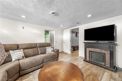 3710 W Pleasant Valley Road Parma OH 44134