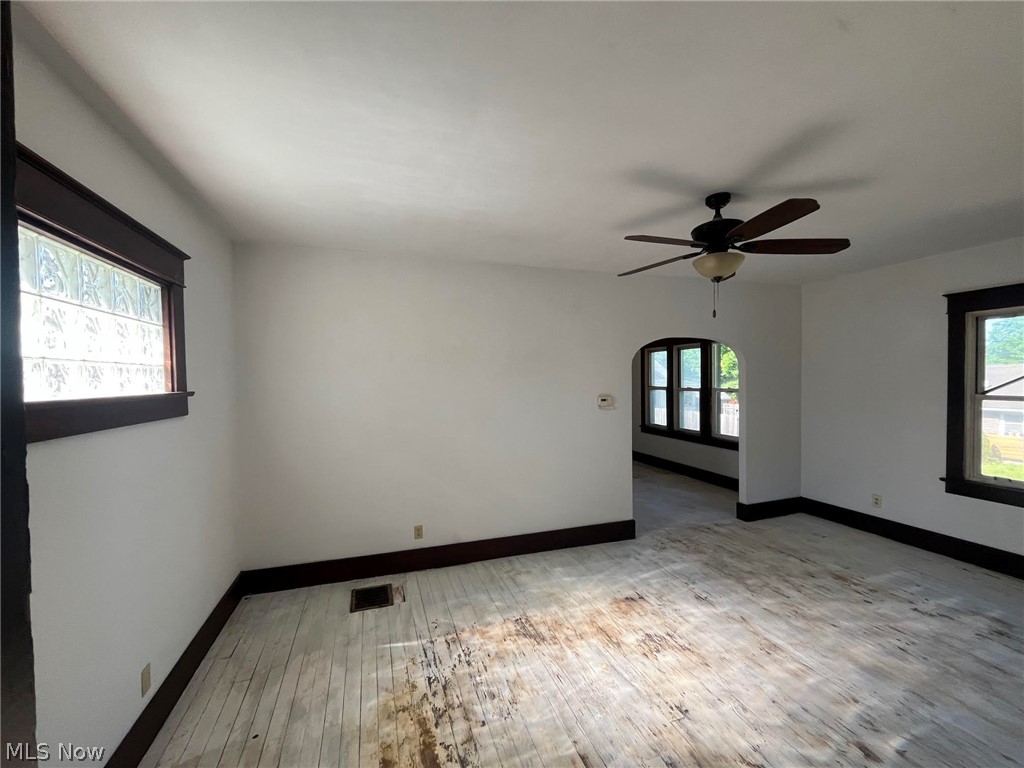 363 Spring Street Struthers OH 44471