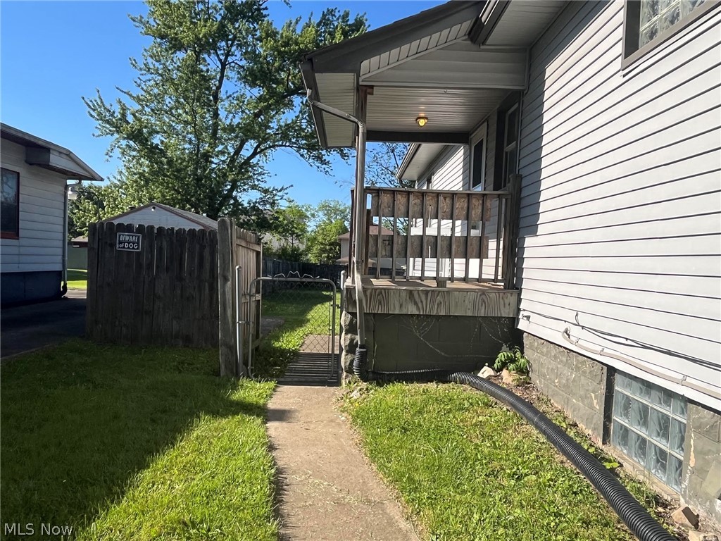 363 Spring Street Struthers OH 44471