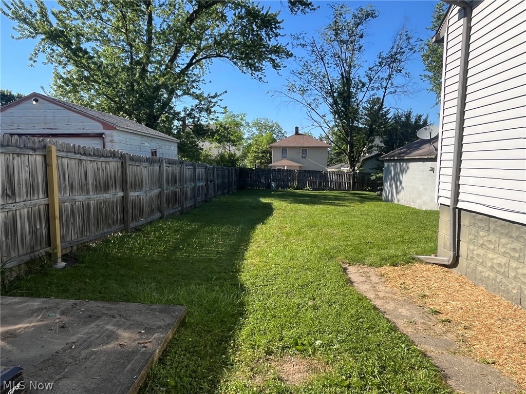 363 Spring Street Struthers OH 44471