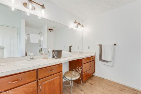 141 Mccleary Court Sagamore Hills OH 44067