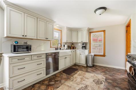 4902 Clardell Avenue SW Canton OH 44706