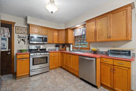 749 Glantz Drive Lorain OH 44055
