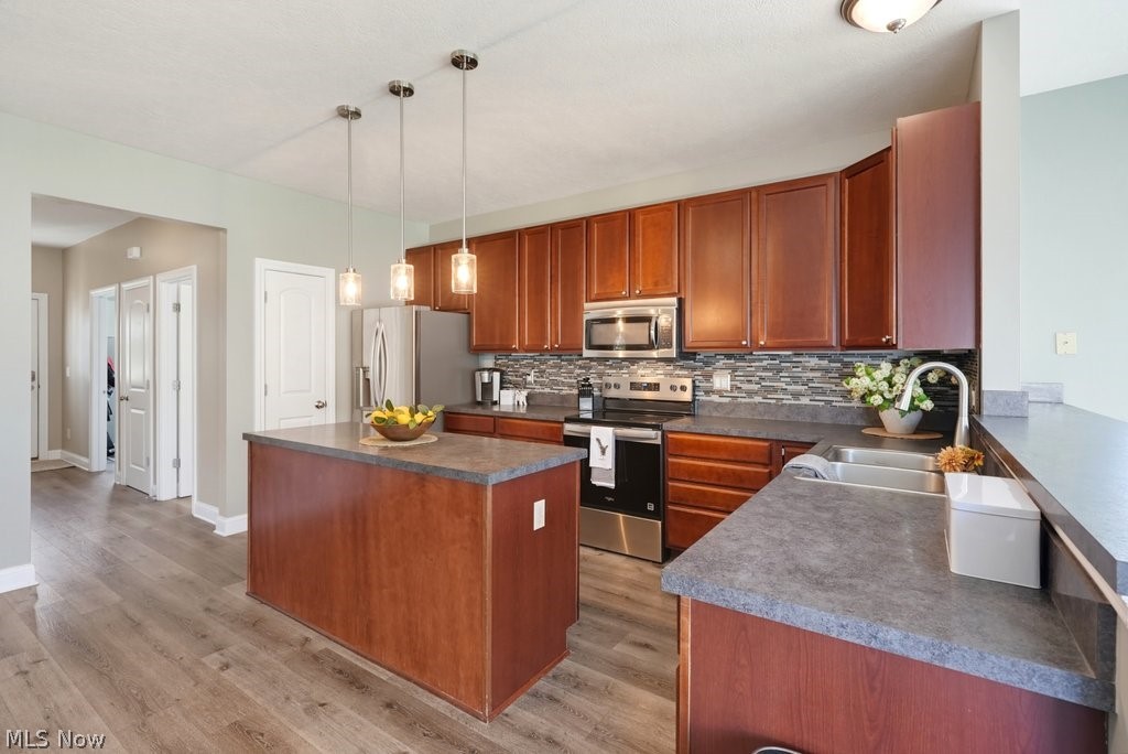 882 Queens Gate Way Wadsworth OH 44281