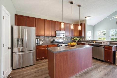 882 Queens Gate Way Wadsworth OH 44281