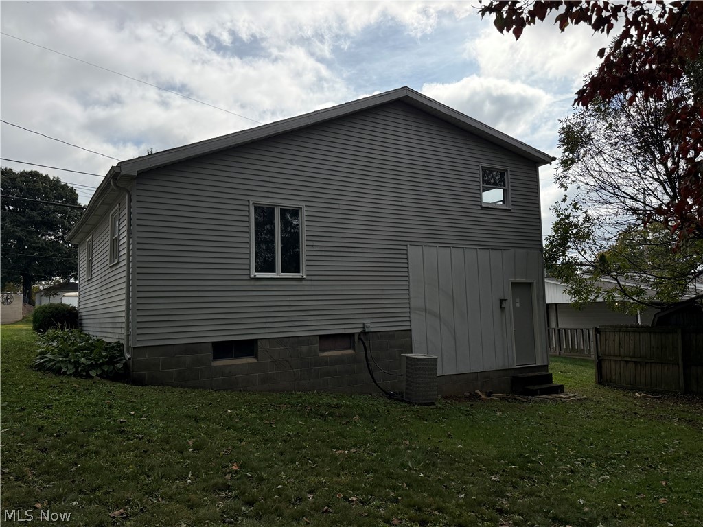 1031 Grant Avenue NW New Philadelphia OH 44663