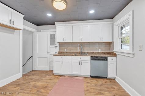 1554 E 221st Street Euclid OH 44117