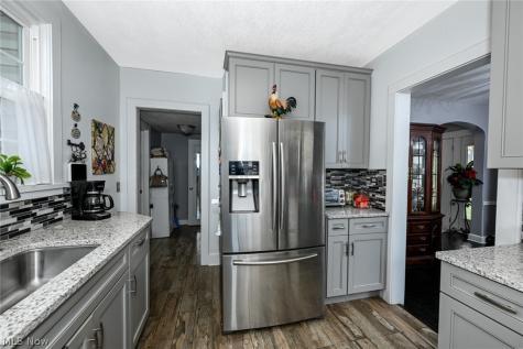 1390 Delia Avenue Akron OH 44320