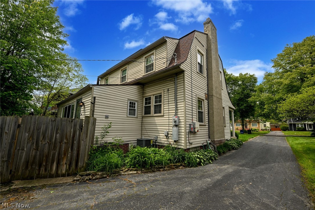 1390 Delia Avenue Akron OH 44320