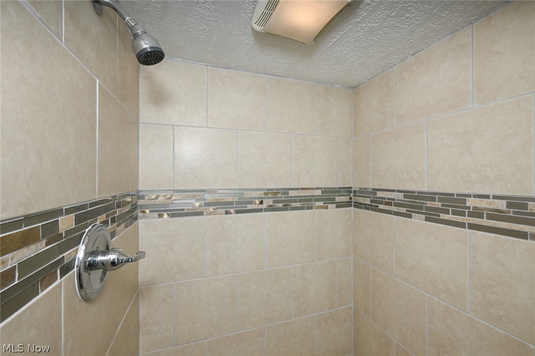 1390 Delia Avenue Akron OH 44320