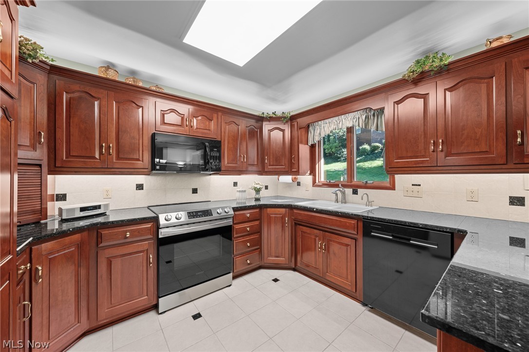 802 Deerfield Lane NE Massillon OH 44646