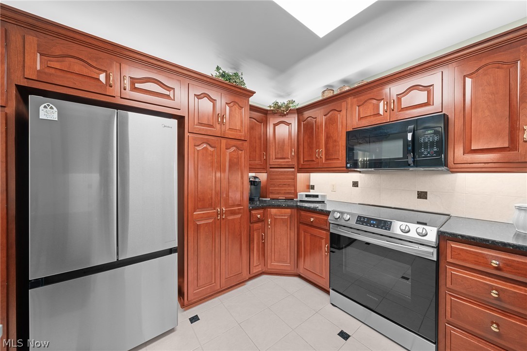 802 Deerfield Lane NE Massillon OH 44646