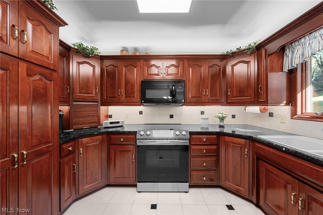 802 Deerfield Lane NE Massillon OH 44646