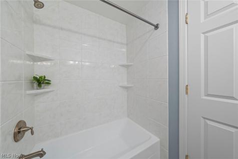802 Deerfield Lane NE Massillon OH 44646