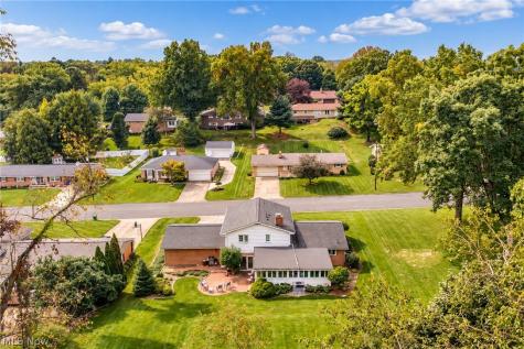 802 Deerfield Lane NE Massillon OH 44646