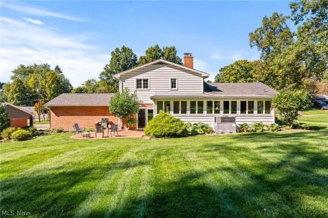 802 Deerfield Lane NE Massillon OH 44646