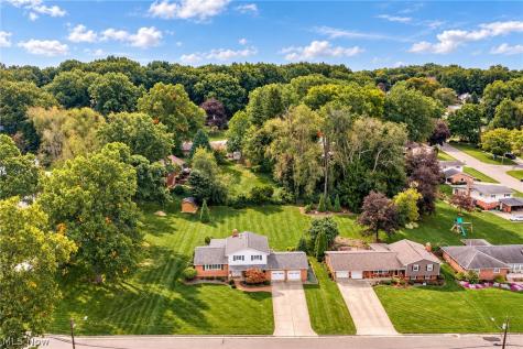 802 Deerfield Lane NE Massillon OH 44646