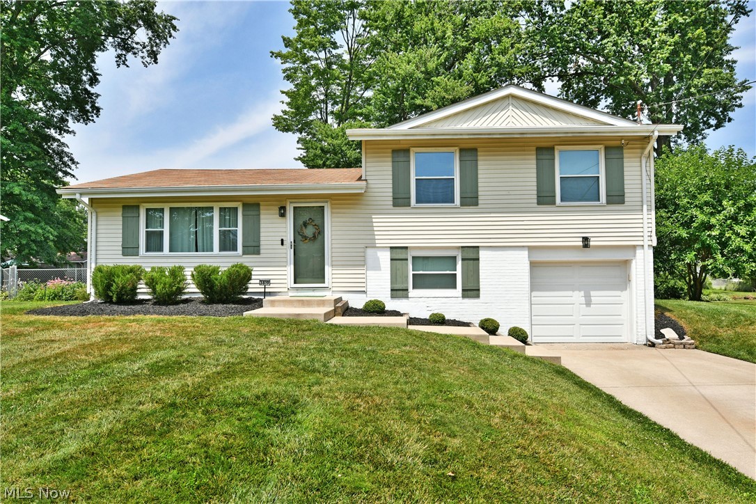 3819 Adrian Drive SE Warren OH 44484