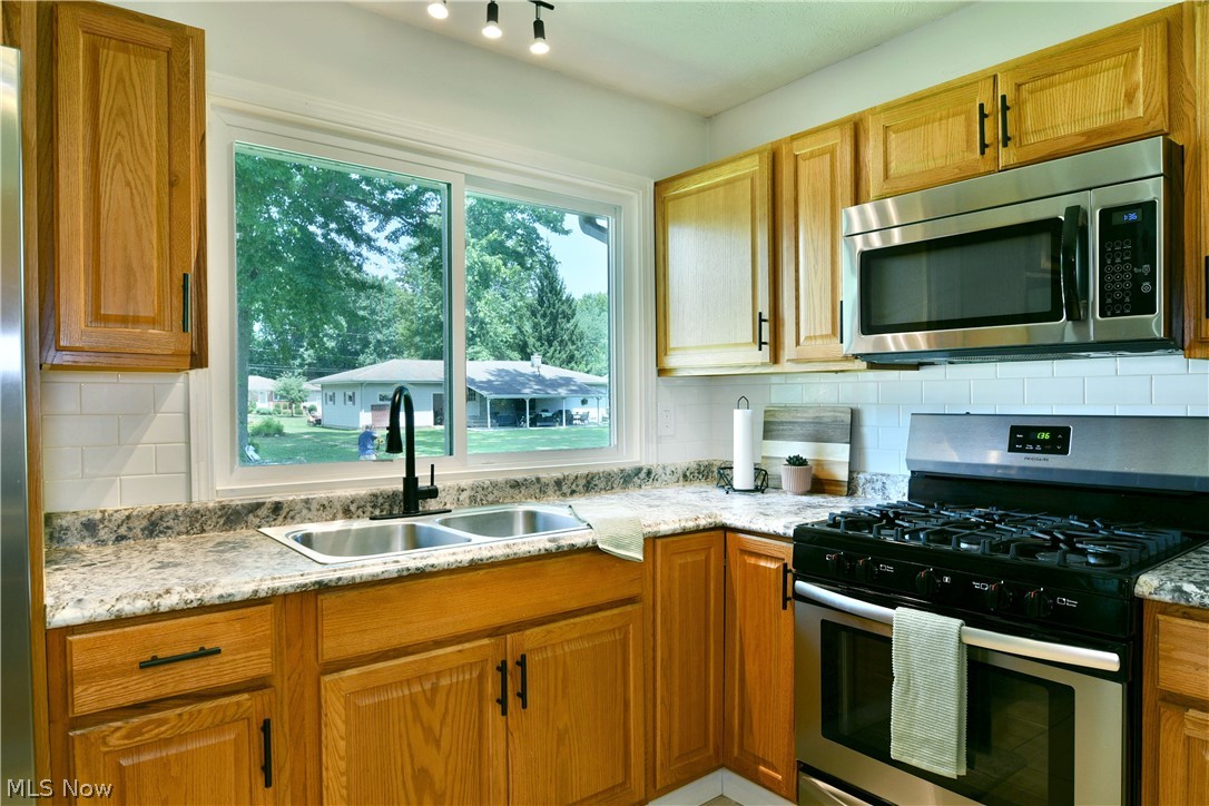 3819 Adrian Drive SE Warren OH 44484