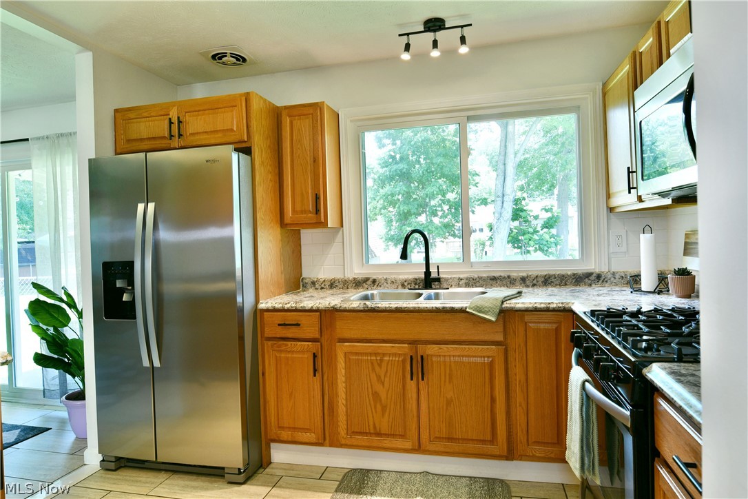 3819 Adrian Drive SE Warren OH 44484