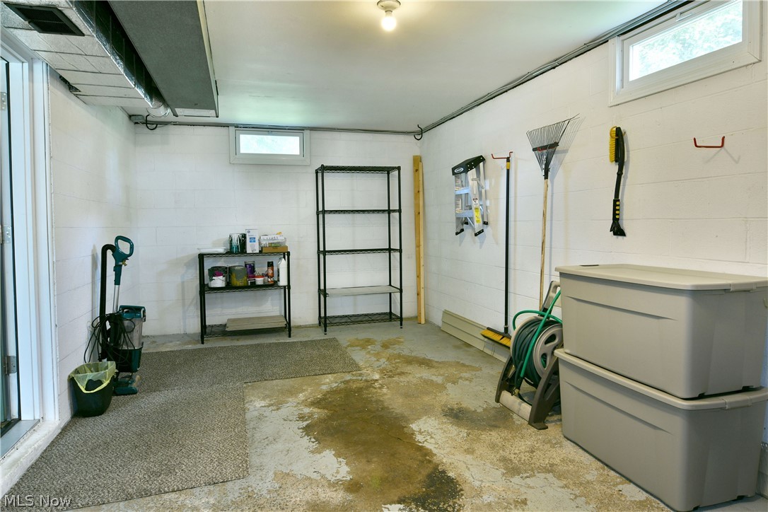3819 Adrian Drive SE Warren OH 44484