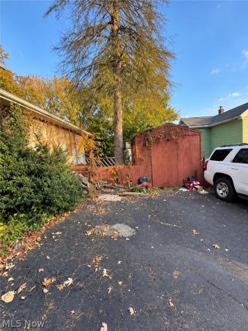 124 N Pleasant Avenue Niles OH 44446