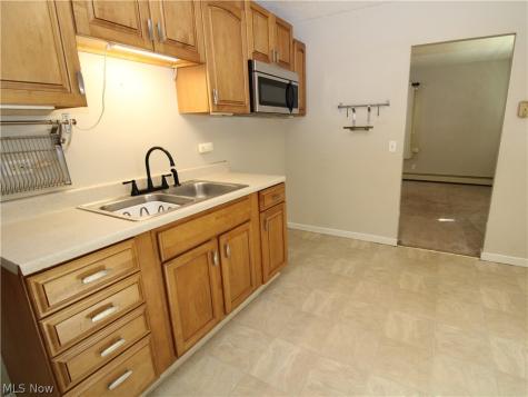 654 Poplar Street Elyria OH 44035