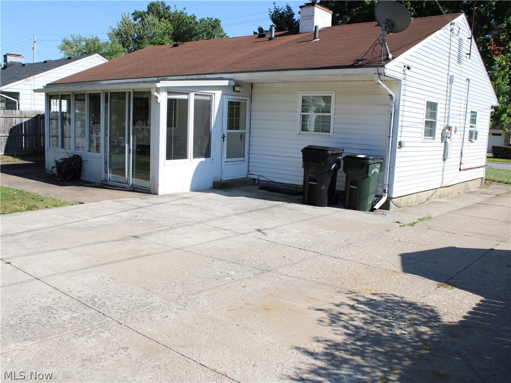 654 Poplar Street Elyria OH 44035