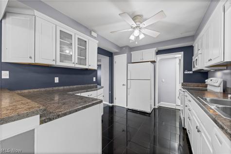 578 E Dartmoor Avenue Seven Hills OH 44131